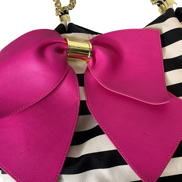 SOLD…..Betsey Johnson Vintage Y2K Purse Weekender Tote Extra Large Pink Bow - Picture 3 of 8
